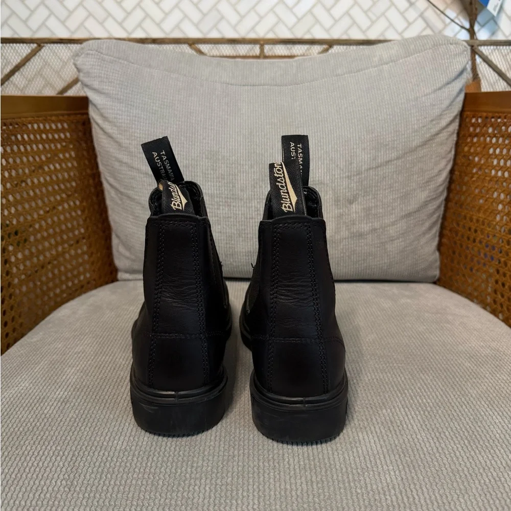 Blundstone 063 Square Toe Black Leather Chelsea Boots